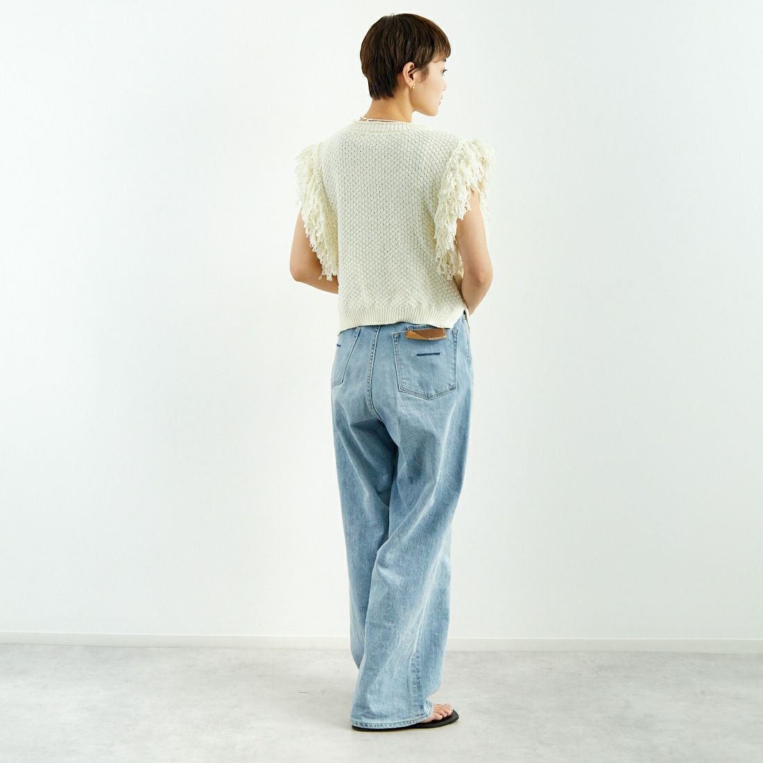 CHIGNON [シニヨン] フリンジパネルベスト [9151-051DP] O.WHITE &&モデル身長：160cm 着用サイズ：F&&