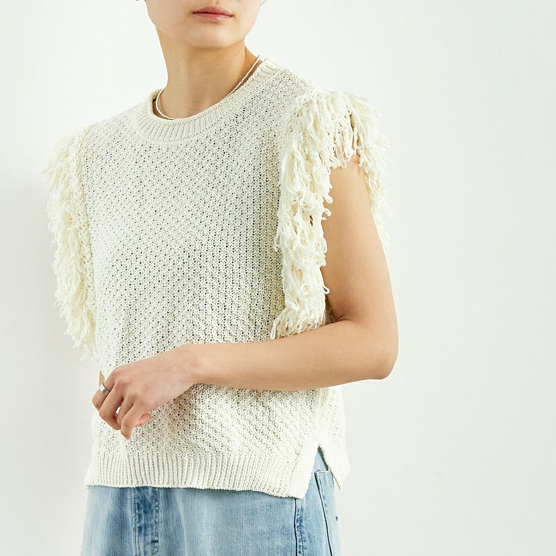 CHIGNON [シニヨン] フリンジパネルベスト [9151-051DP] O.WHITE &&モデル身長：160cm 着用サイズ：F&&