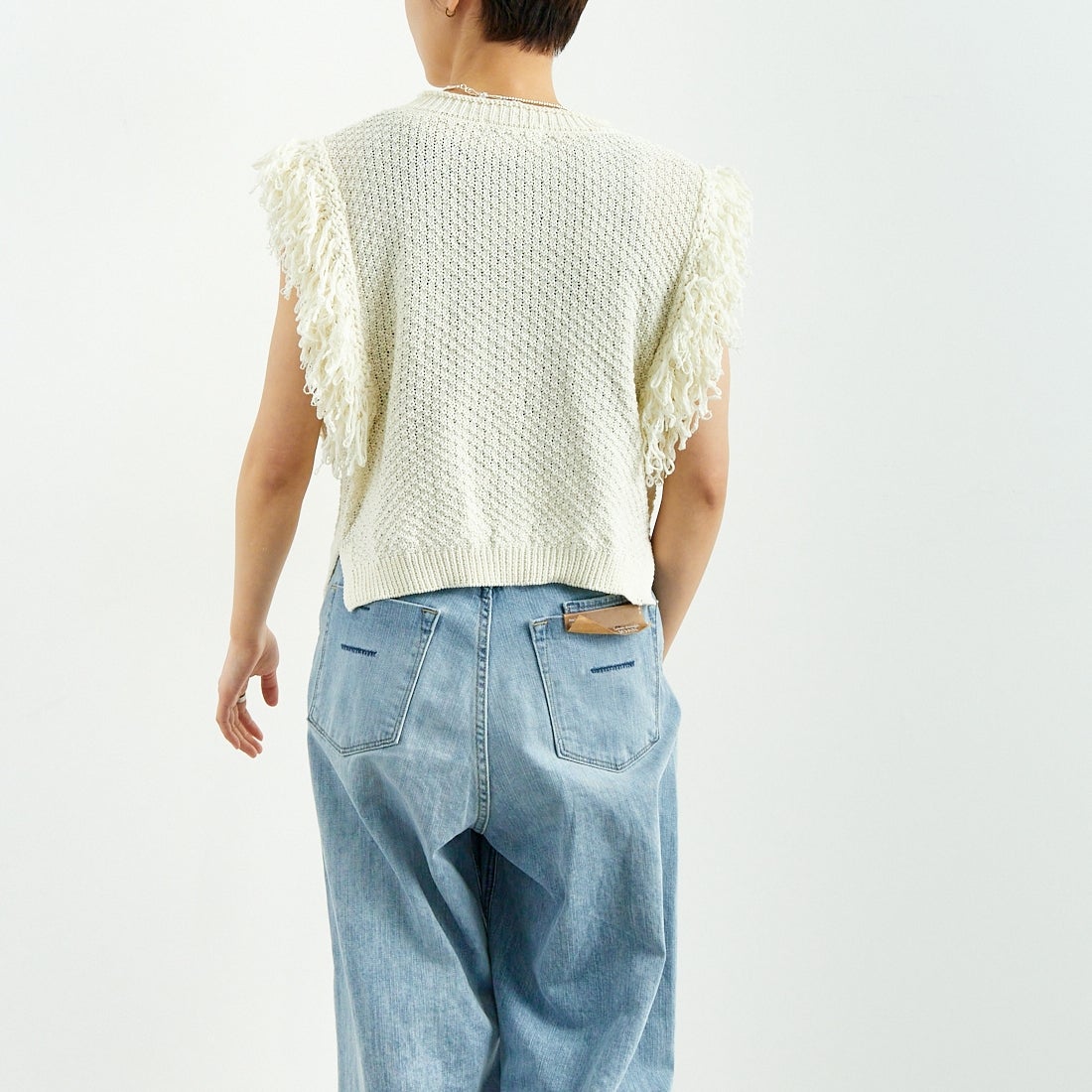 CHIGNON [シニヨン] フリンジパネルベスト [9151-051DP] O.WHITE &&モデル身長：160cm 着用サイズ：F&&