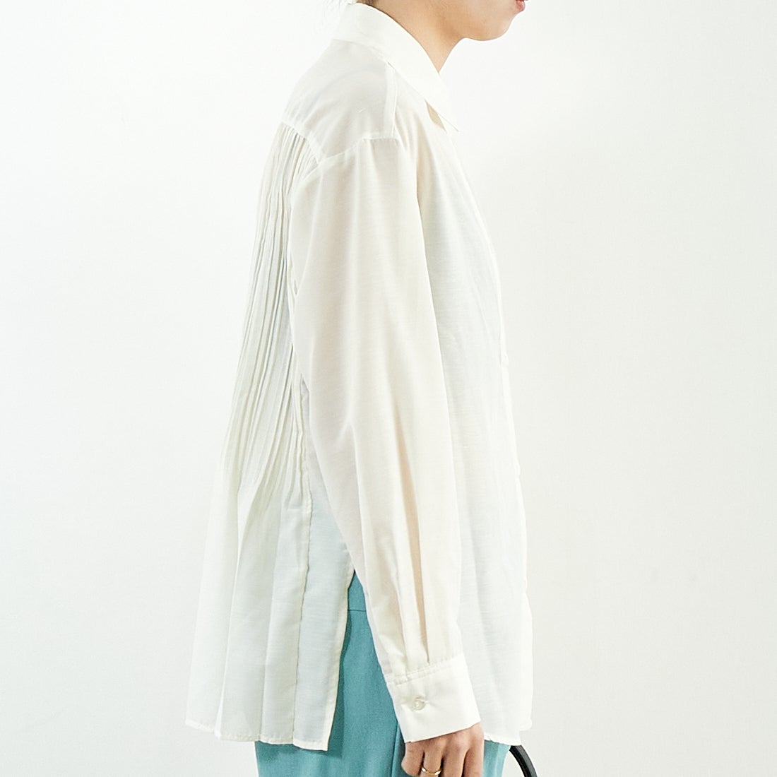 Jf Ready Made [ジェイエフレディメイド] ウシロプリーツ レギュラーシャツ [8859302-01] 59 ｱｲﾎﾞﾘｰ &&モデル身長：167cm 着用サイズ：F&&