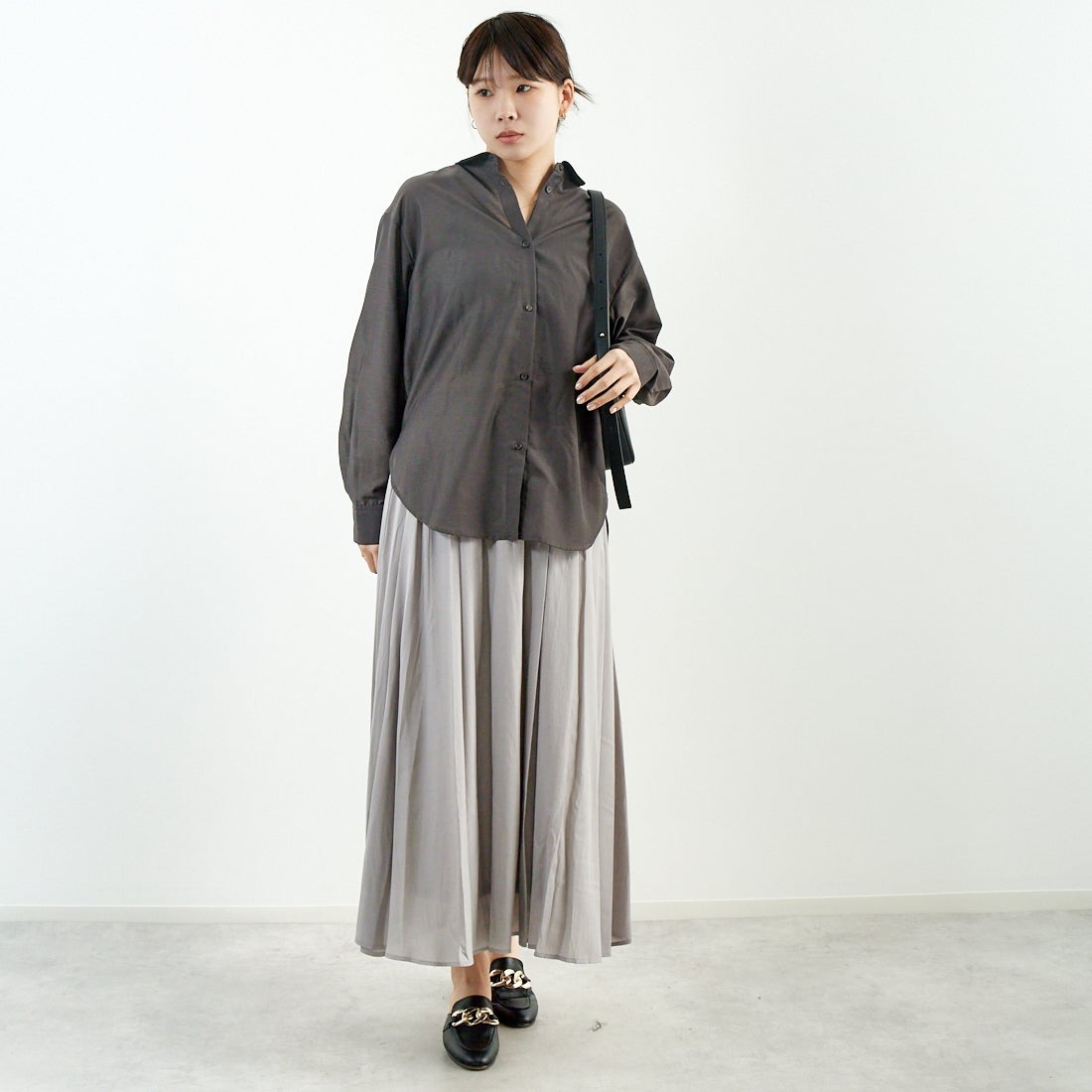 Jf Ready Made [ジェイエフレディメイド] ウシロプリーツ レギュラーシャツ [8859302-01] 13 ﾁｬｺｰﾙ &&モデル身長：167cm 着用サイズ：F&&