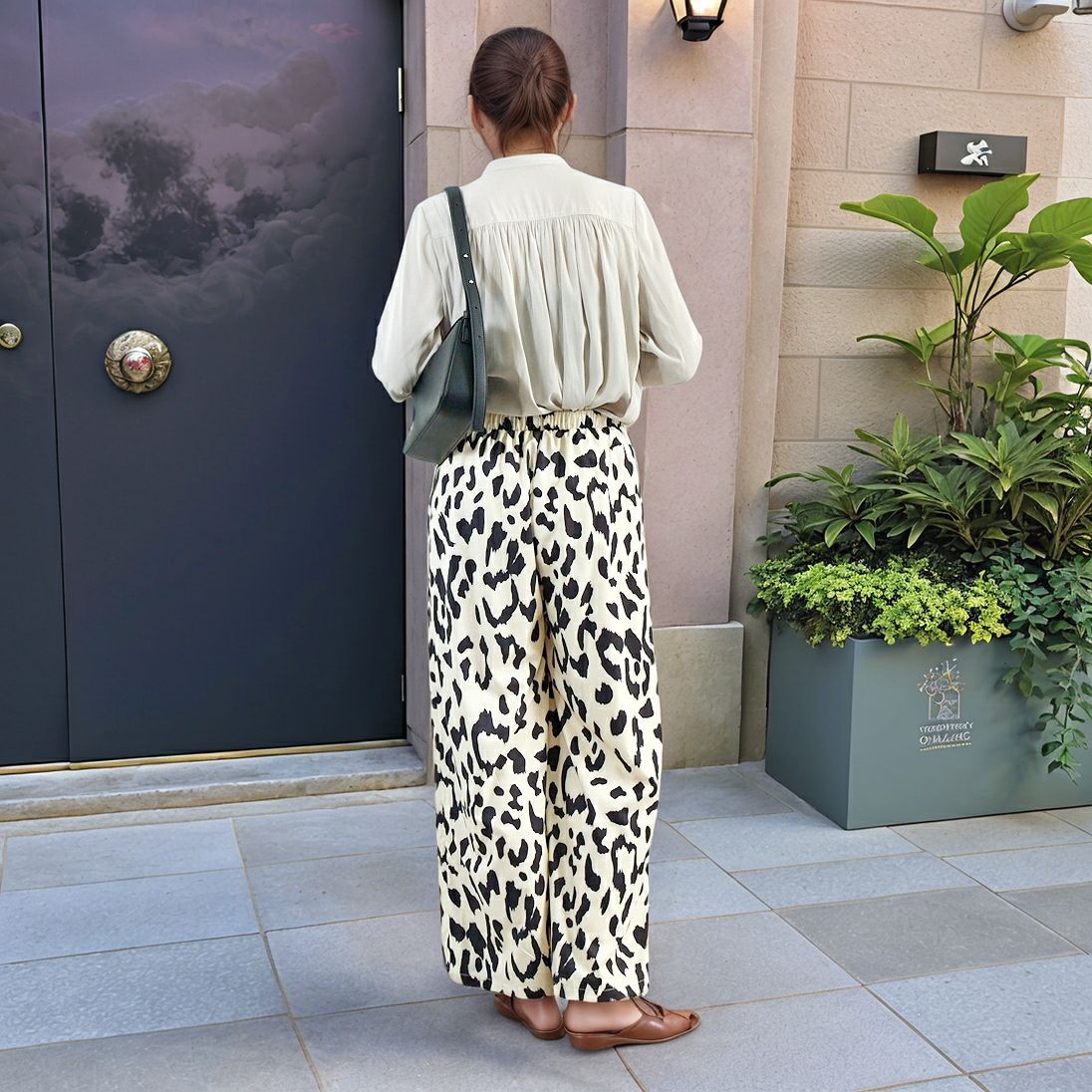 Jf Ready Made [ジェイエフレディメイド] パウダーサテンブラウス [8555344-02] 60 ｸﾞﾚｰｼﾞｭ &&モデル身長：167cm 着用サイズ：F&&