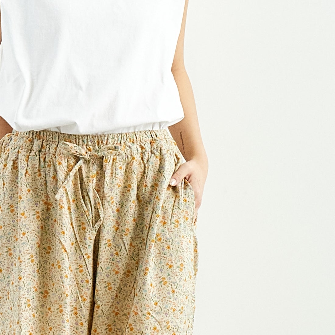 ARMEN [アーメン] コットンフラワープリント ギャザーイージーパンツ [INAM2516FD] 9600 GYBE