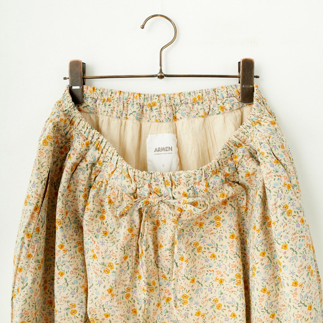 ARMEN [アーメン] コットンフラワープリント ギャザーイージーパンツ [INAM2516FD] 9600 GYBE