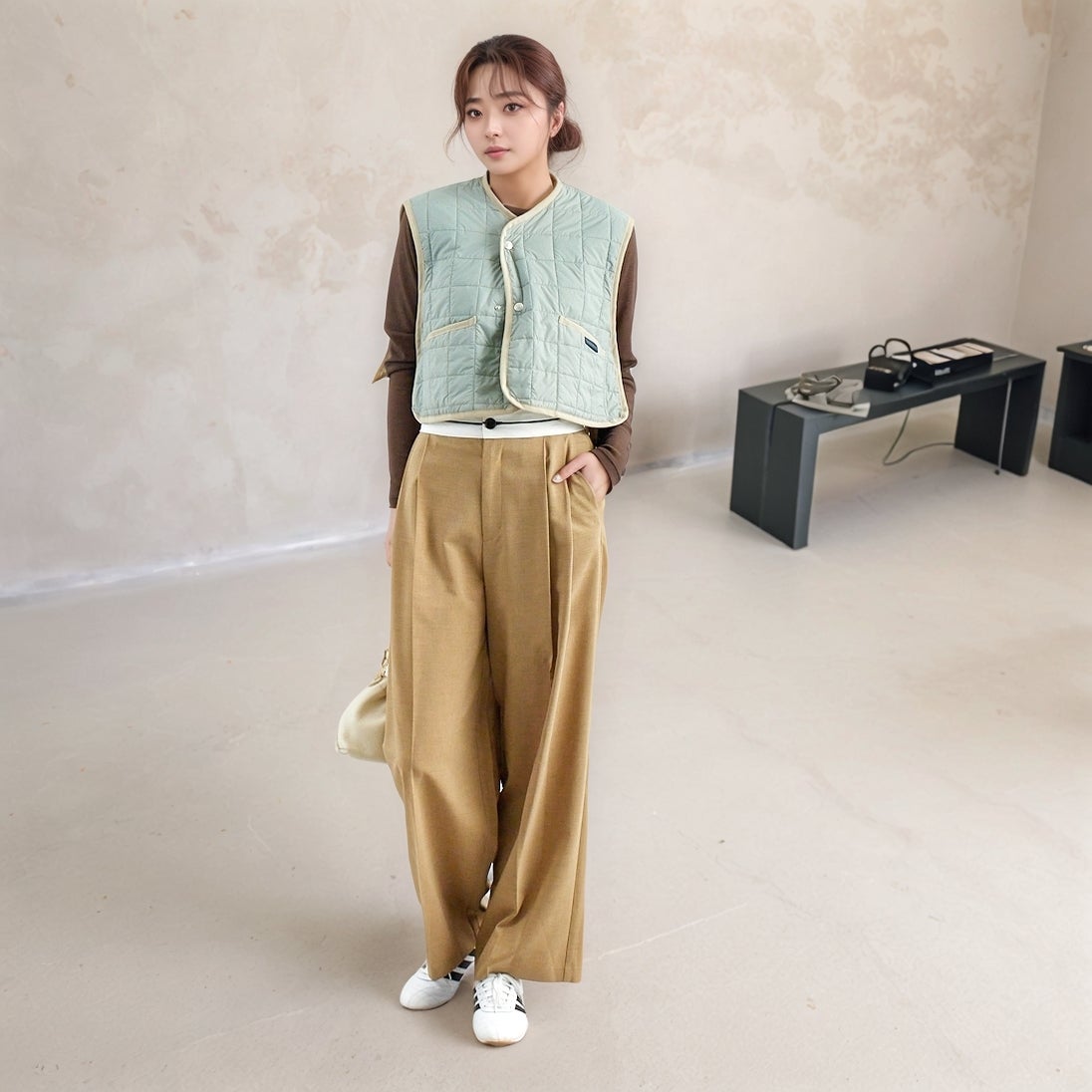 LAVENHAM [ラベンハム] ソーンハム ジレ [LV11112] A17 SILVER &&モデル身長：167cm 着用サイズ：10&&