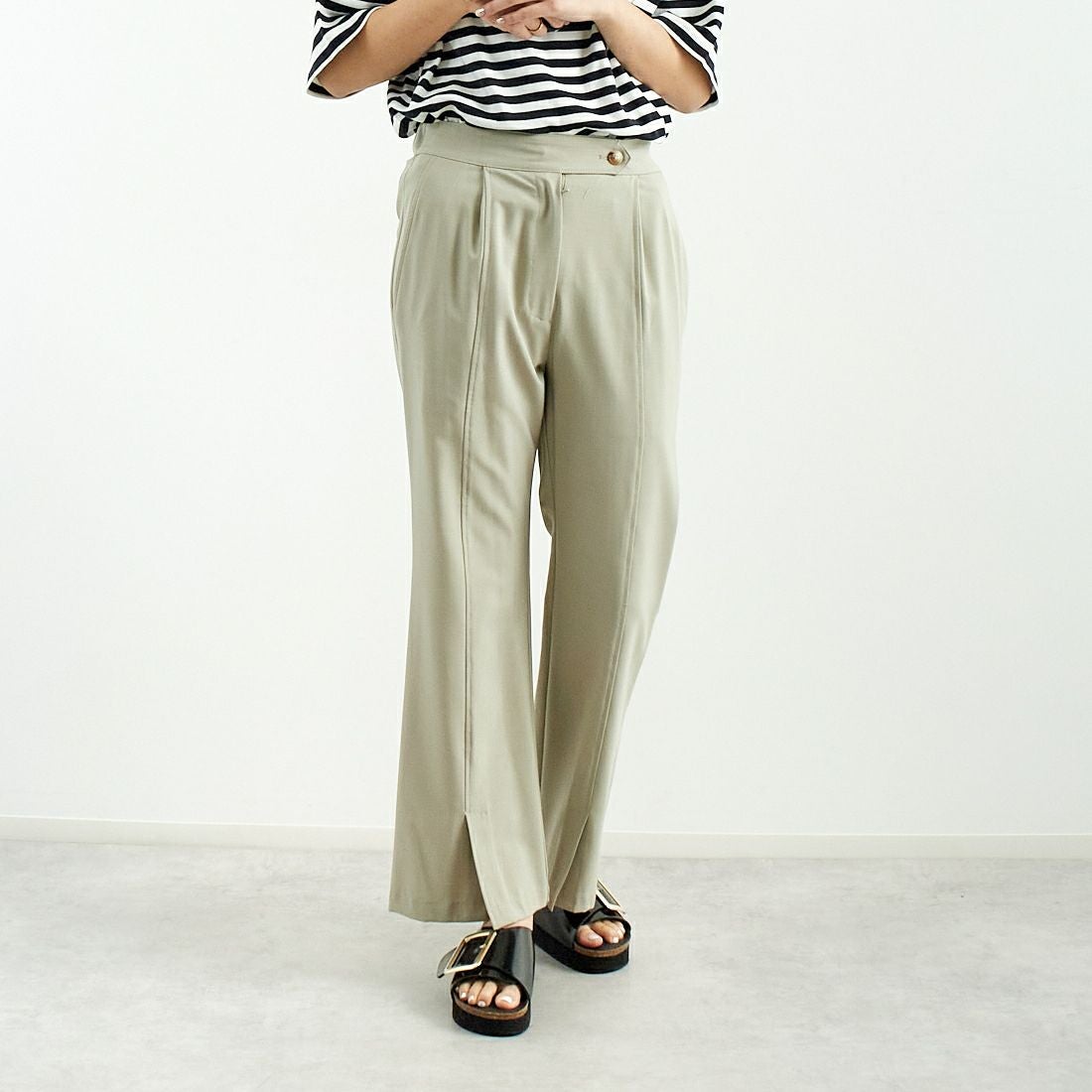 CHIGNON [シニヨン] スリットフレアパンツ [3151-030MK] L.BEIGE &&モデル身長：179cm 着用サイズ：F&&