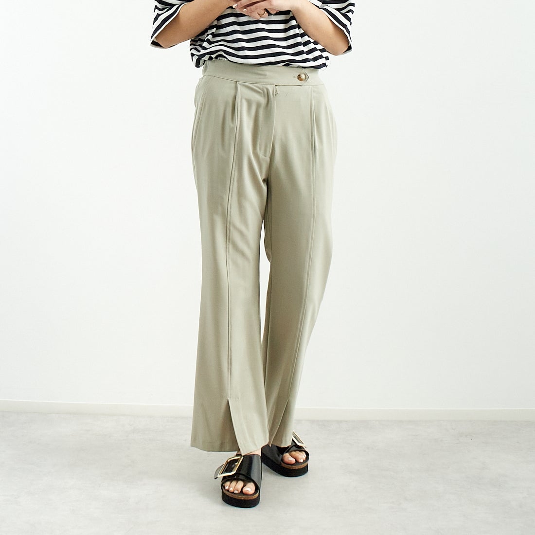 CHIGNON [シニヨン] スリットフレアパンツ [3151-030MK] L.BEIGE &&モデル身長：179cm 着用サイズ：F&&