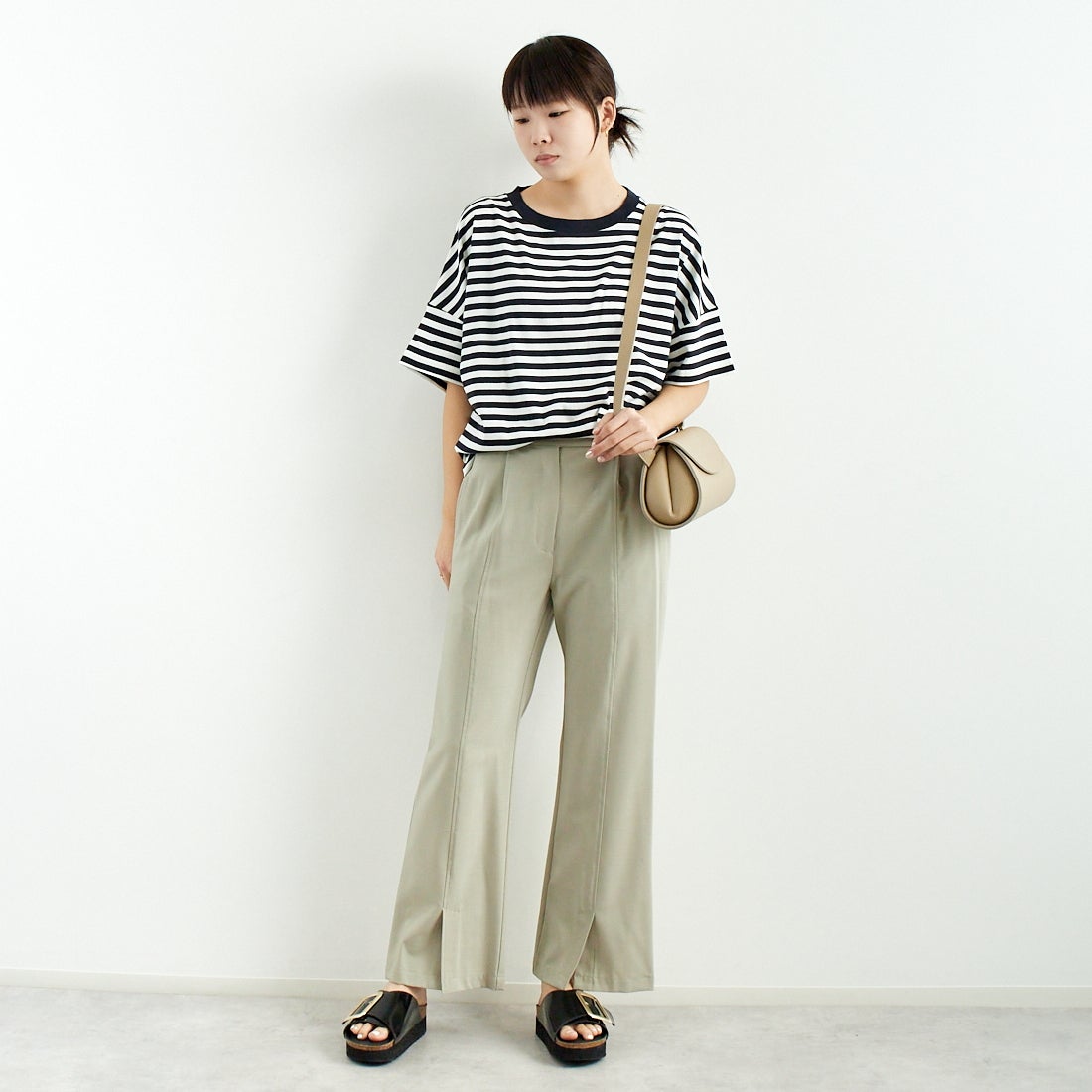 CHIGNON [シニヨン] スリットフレアパンツ [3151-030MK] L.BEIGE &&モデル身長：179cm 着用サイズ：F&&