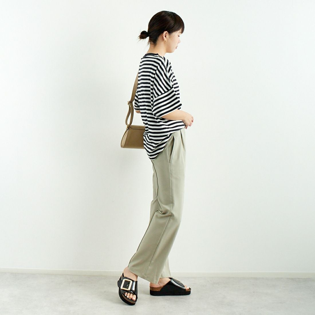 CHIGNON [シニヨン] スリットフレアパンツ [3151-030MK] L.BEIGE &&モデル身長：179cm 着用サイズ：F&&