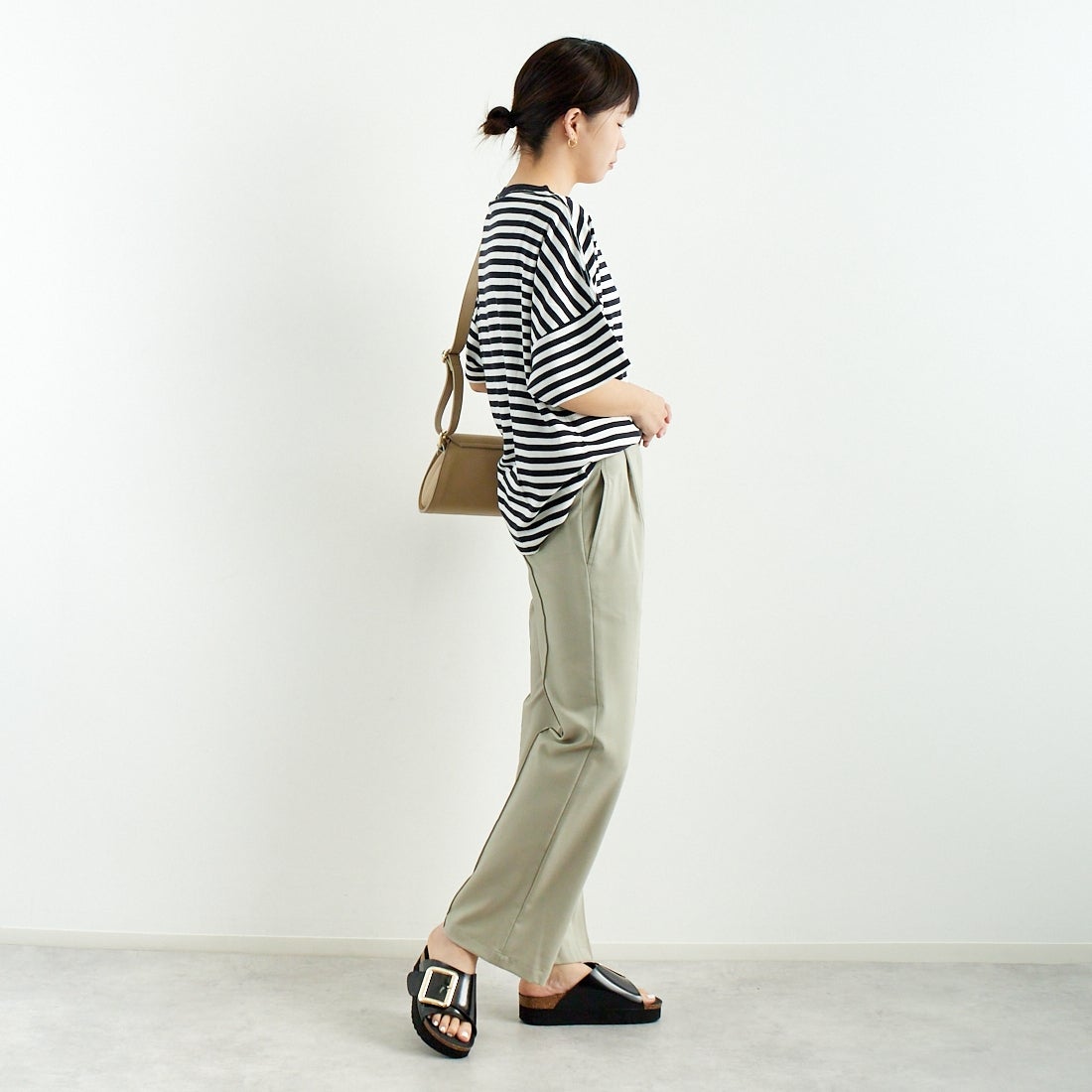 CHIGNON [シニヨン] スリットフレアパンツ [3151-030MK] L.BEIGE &&モデル身長：179cm 着用サイズ：F&&