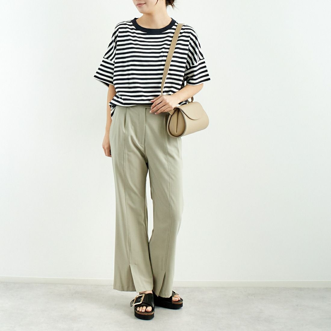 CHIGNON [シニヨン] スリットフレアパンツ [3151-030MK] L.BEIGE &&モデル身長：179cm 着用サイズ：F&&