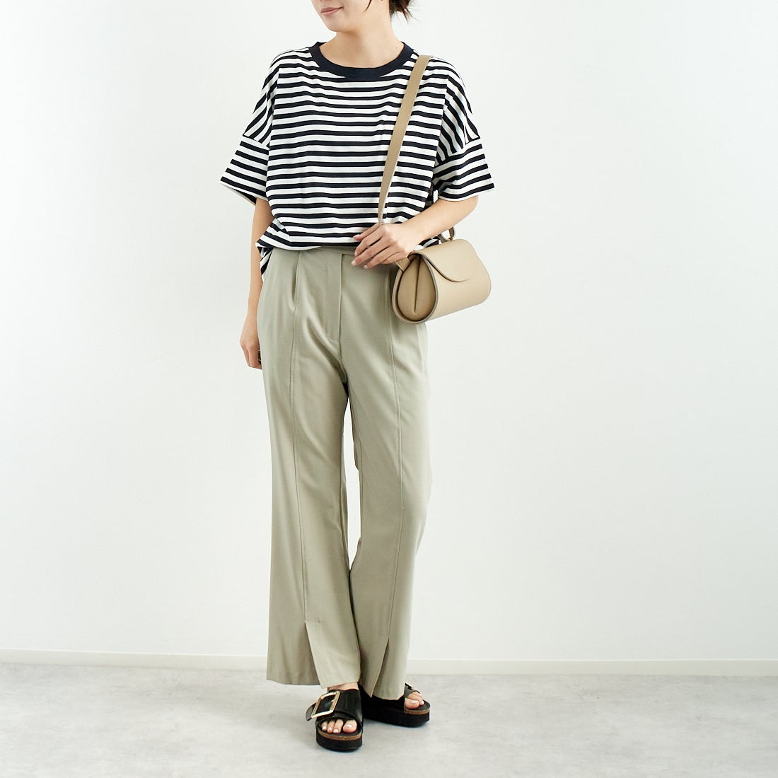 CHIGNON [シニヨン] スリットフレアパンツ [3151-030MK] L.BEIGE &&モデル身長：179cm 着用サイズ：F&&