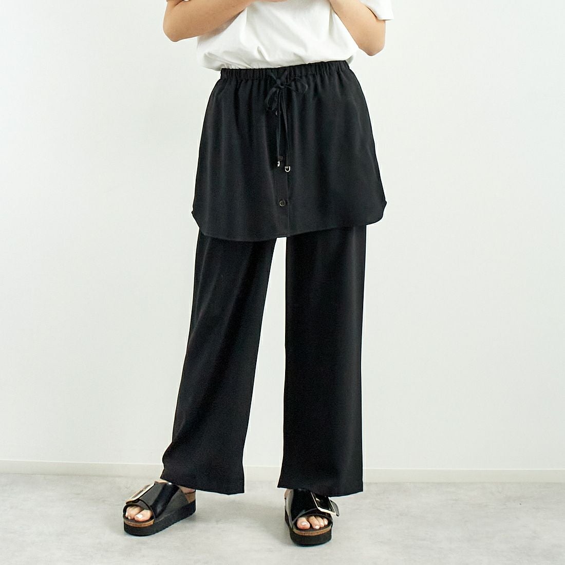 CHIGNON [シニヨン] シャツテールスカートパンツ [3651-025MK] BLACK &&モデル身長：167cm 着用サイズ：F&&
