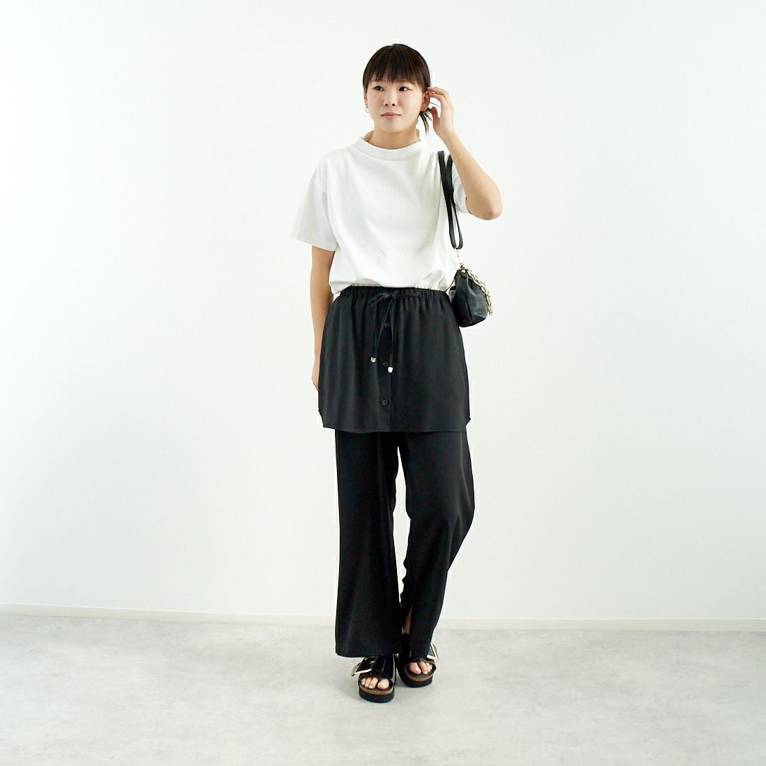 CHIGNON [シニヨン] シャツテールスカートパンツ [3651-025MK] BLACK &&モデル身長：167cm 着用サイズ：F&&