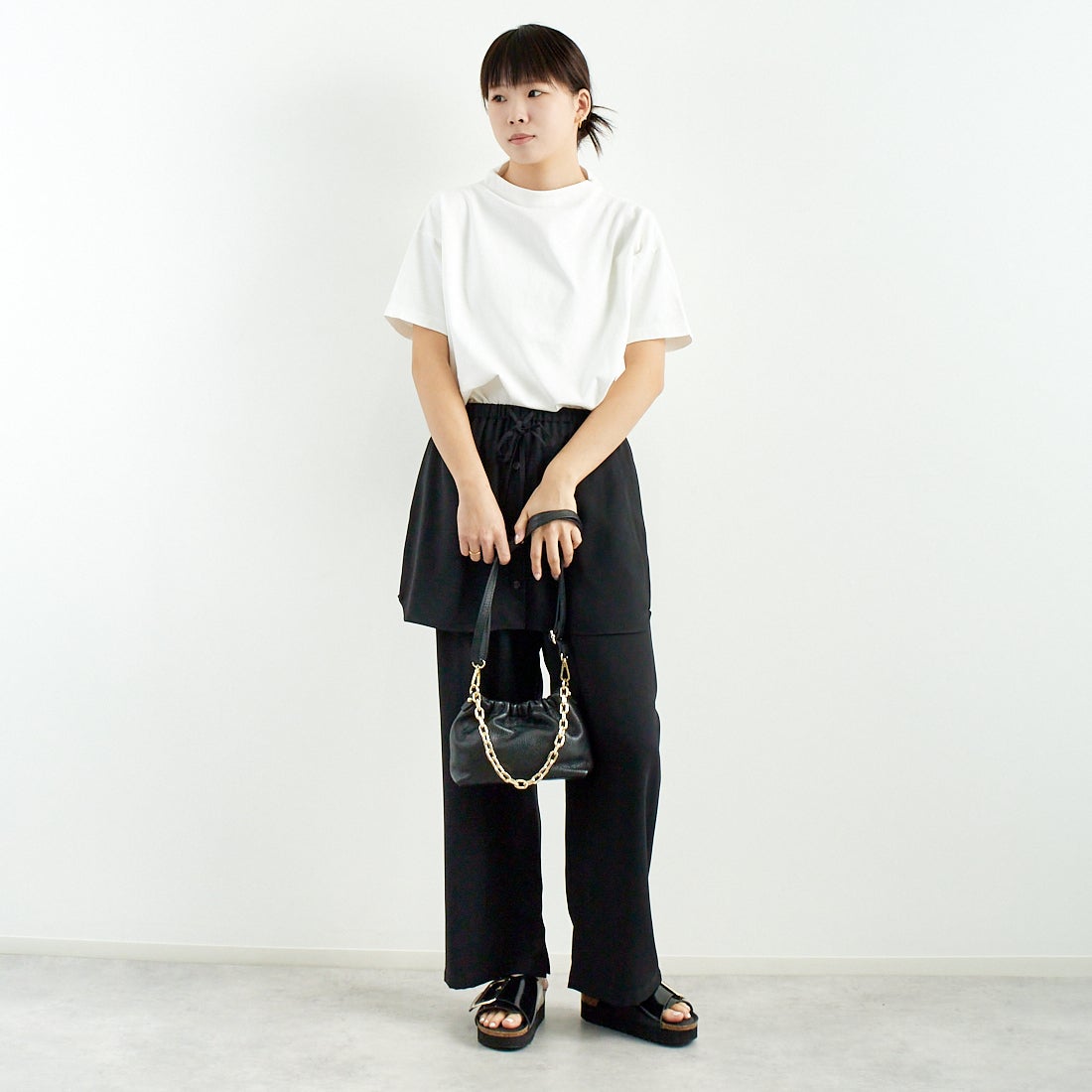 CHIGNON [シニヨン] シャツテールスカートパンツ [3651-025MK] BLACK &&モデル身長：167cm 着用サイズ：F&&