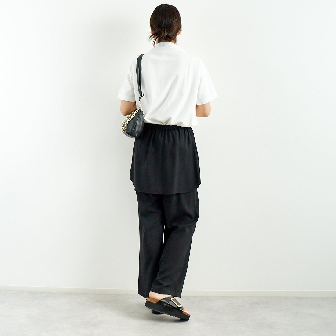 CHIGNON [シニヨン] シャツテールスカートパンツ [3651-025MK] BLACK &&モデル身長：167cm 着用サイズ：F&&
