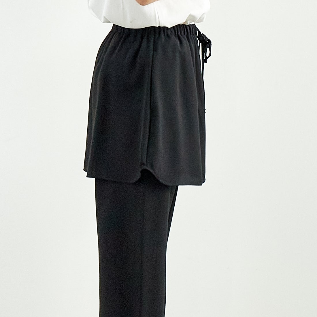 CHIGNON [シニヨン] シャツテールスカートパンツ [3651-025MK] BLACK &&モデル身長：167cm 着用サイズ：F&&