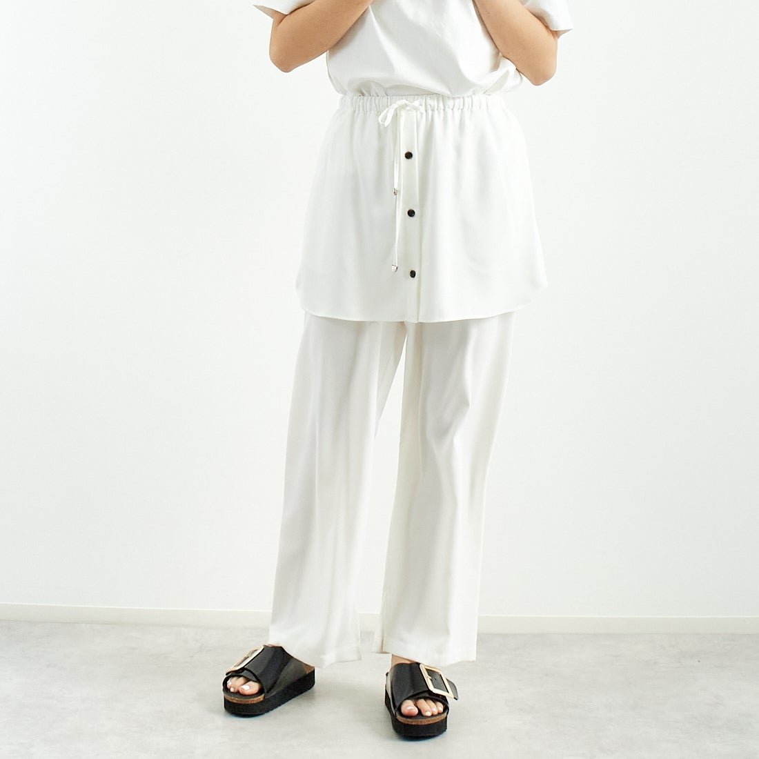 CHIGNON [シニヨン] シャツテールスカートパンツ [3651-025MK] WHITE &&モデル身長：167cm 着用サイズ：F&&