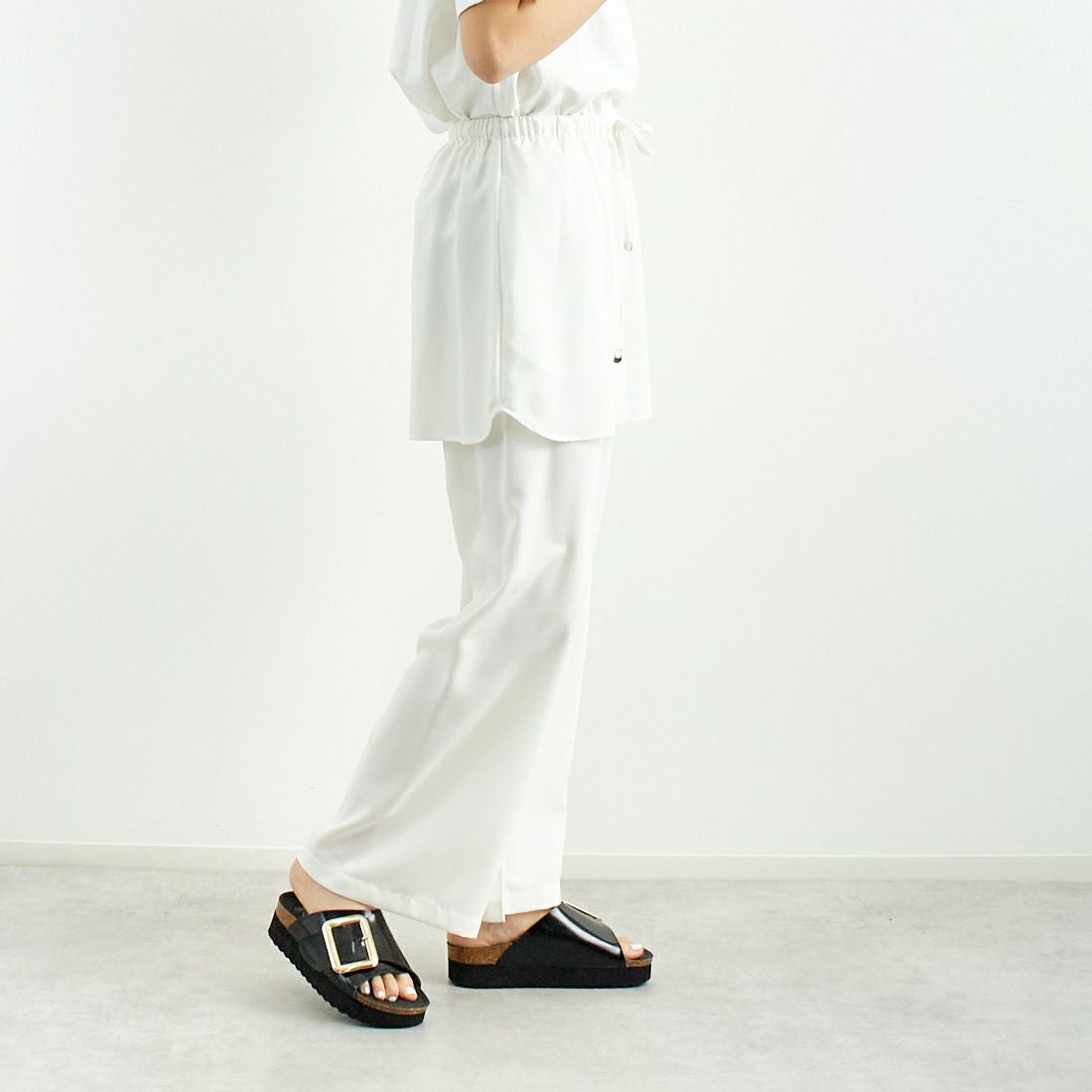 CHIGNON [シニヨン] シャツテールスカートパンツ [3651-025MK] WHITE &&モデル身長：167cm 着用サイズ：F&&