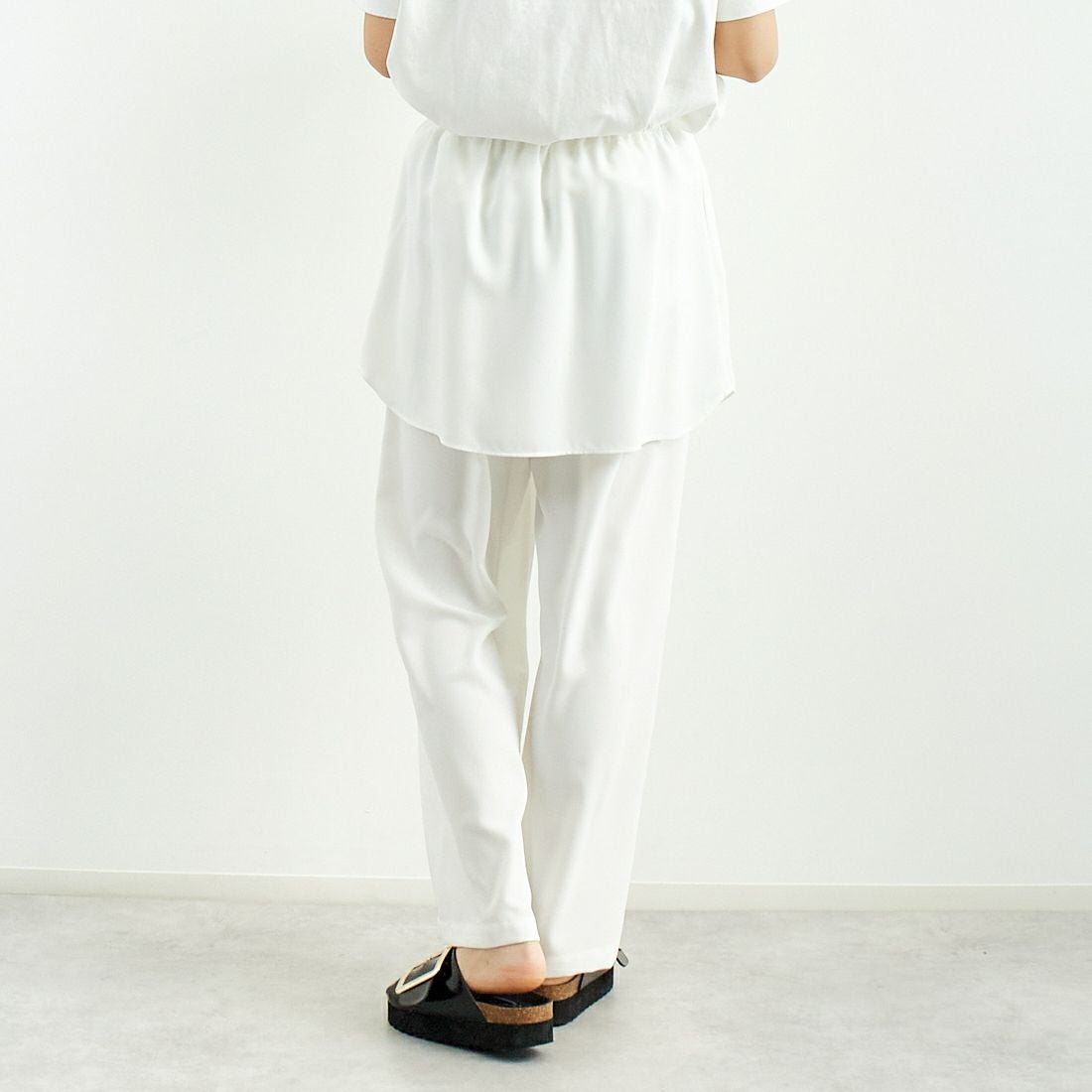 CHIGNON [シニヨン] シャツテールスカートパンツ [3651-025MK] WHITE &&モデル身長：167cm 着用サイズ：F&&