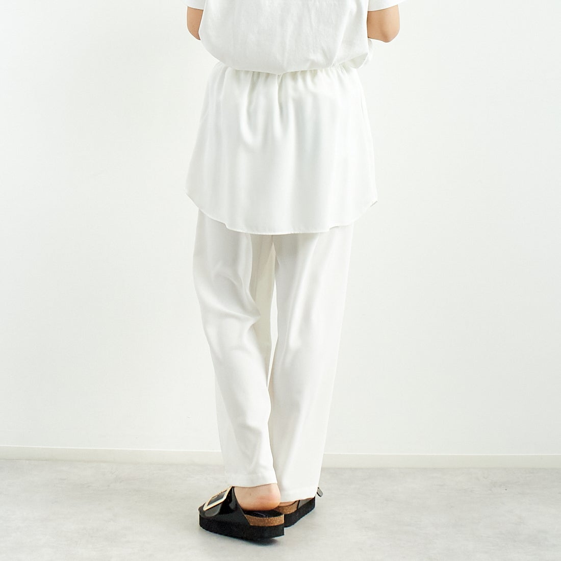 CHIGNON [シニヨン] シャツテールスカートパンツ [3651-025MK] WHITE &&モデル身長：167cm 着用サイズ：F&&