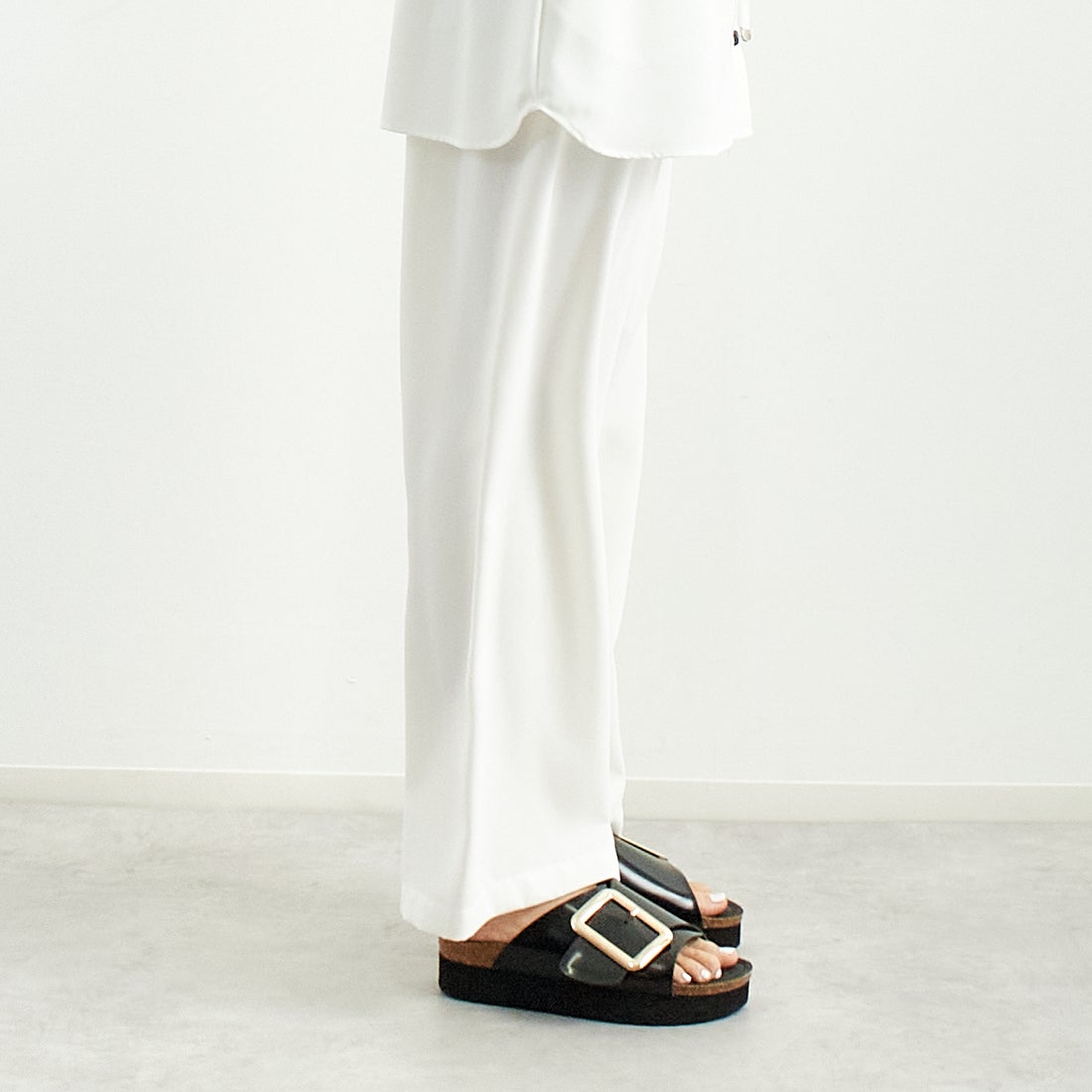 CHIGNON [シニヨン] シャツテールスカートパンツ [3651-025MK] WHITE &&モデル身長：167cm 着用サイズ：F&&