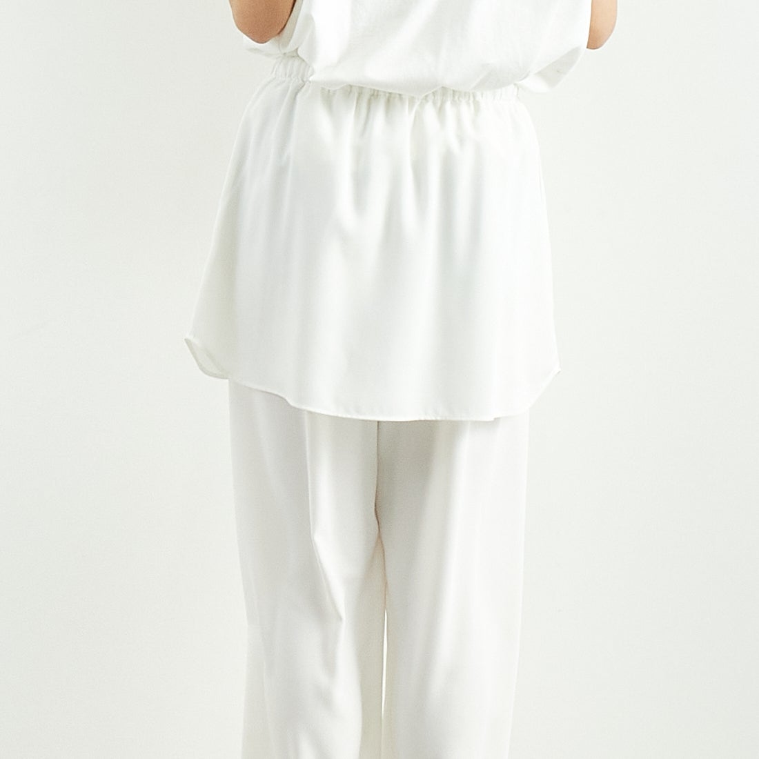 CHIGNON [シニヨン] シャツテールスカートパンツ [3651-025MK] WHITE &&モデル身長：167cm 着用サイズ：F&&