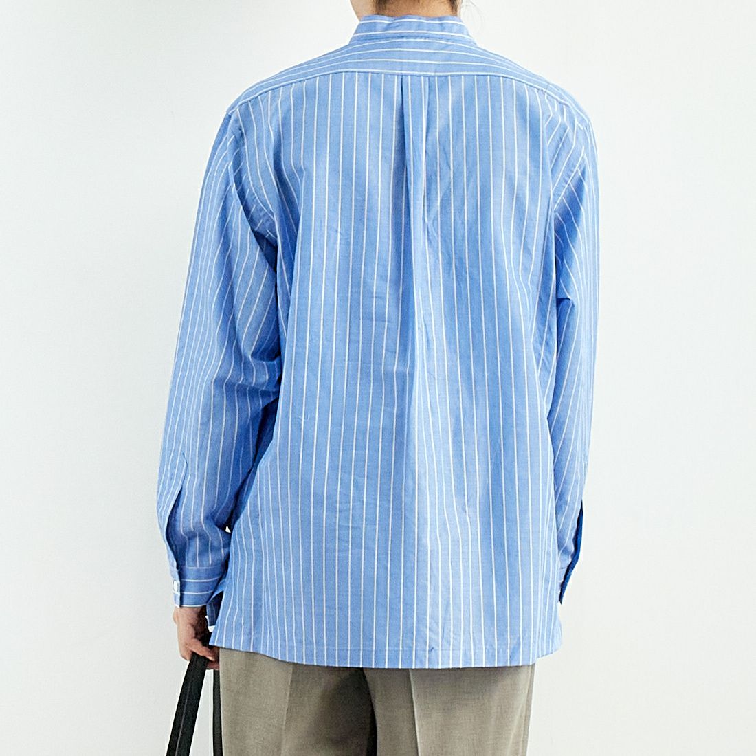 STILL BY HAND [スティルバイハンド] コットンラミー プルオーバーシャツ [SH02251WM] BLUE ST &&モデル身長：167cm 着用サイズ：F&&