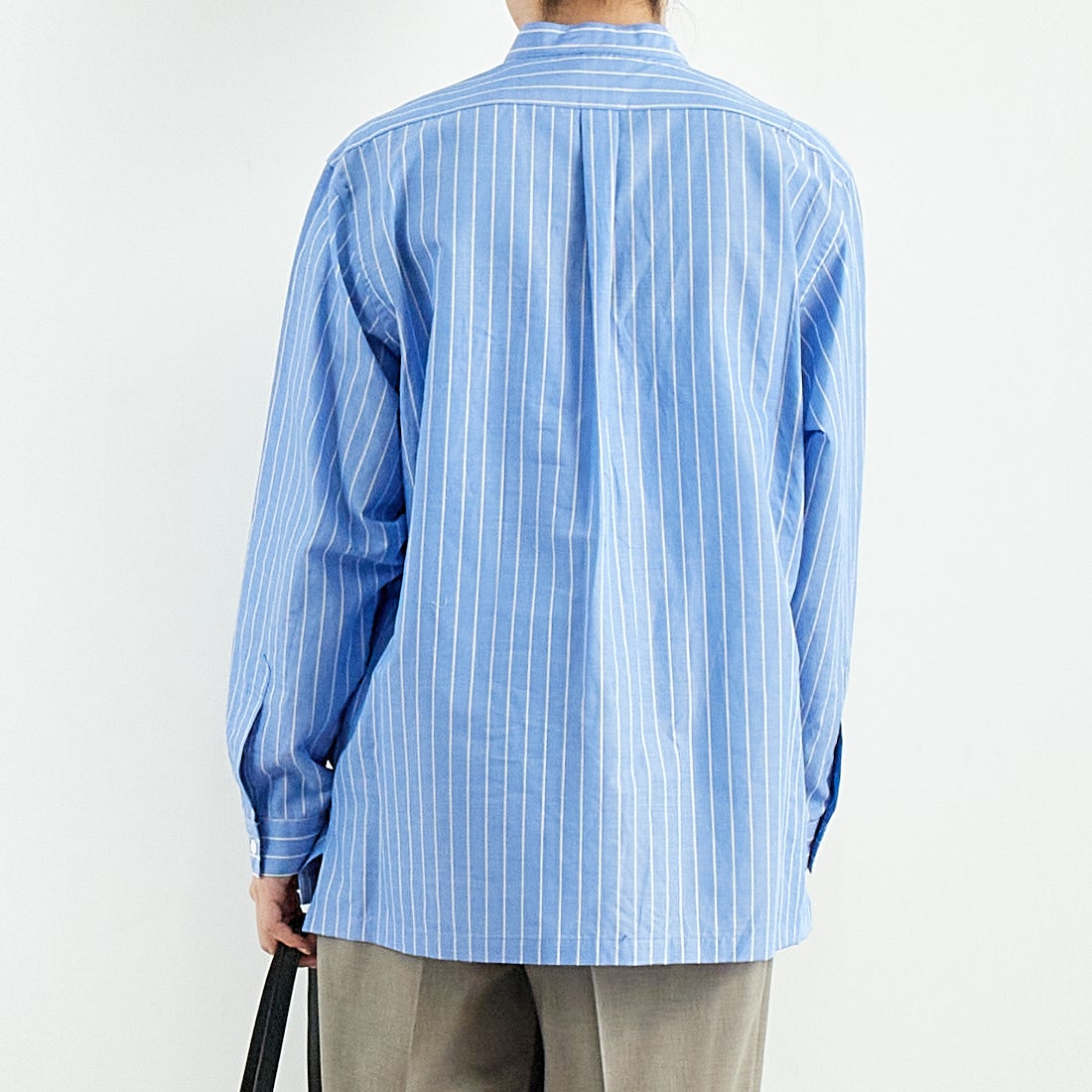 STILL BY HAND [スティルバイハンド] コットンラミー プルオーバーシャツ [SH02251WM] BLUE ST &&モデル身長：167cm 着用サイズ：F&&