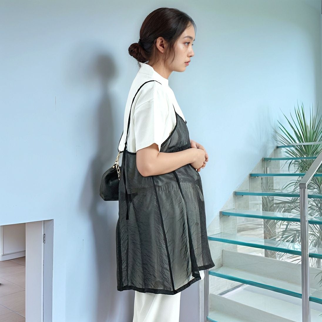 CHIGNON [シニヨン] シアーチュニックキャミソール [1651-033MK] BLACK &&モデル身長：167cm 着用サイズ：F&&