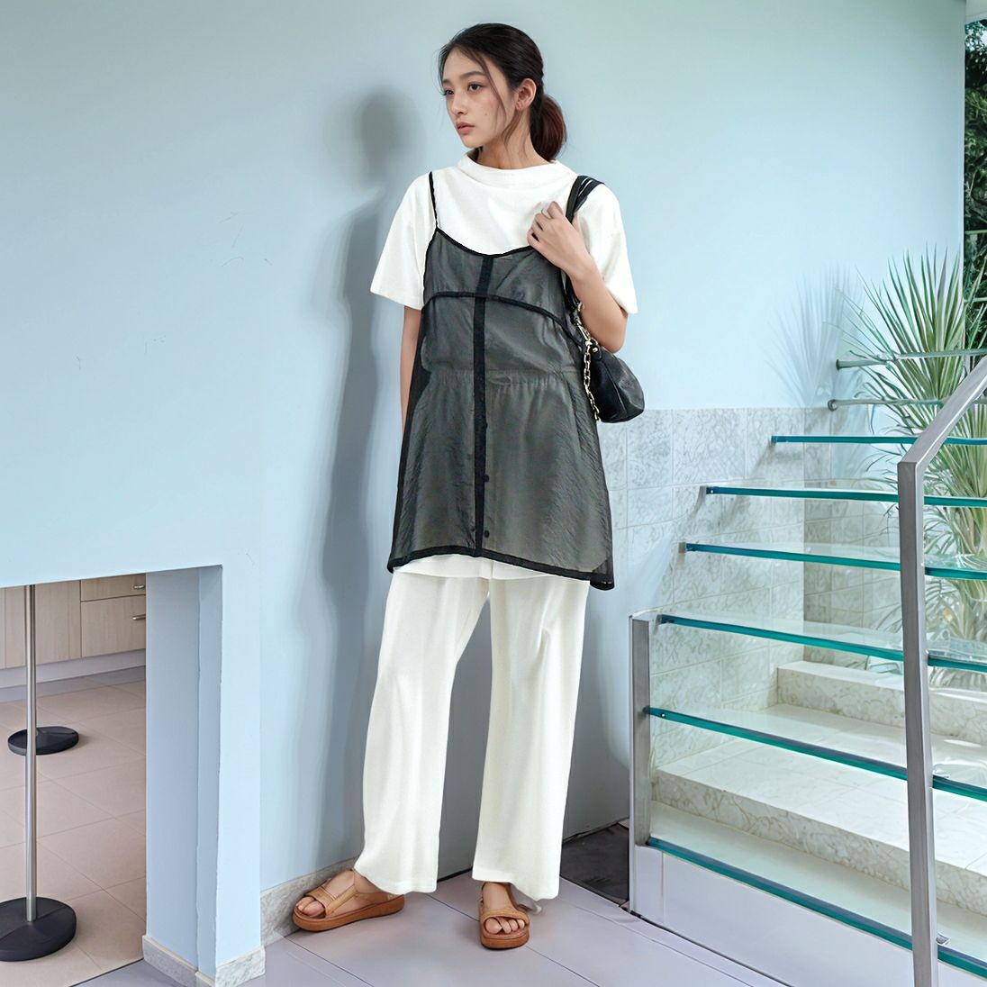 CHIGNON [シニヨン] シアーチュニックキャミソール [1651-033MK] BLACK &&モデル身長：167cm 着用サイズ：F&&