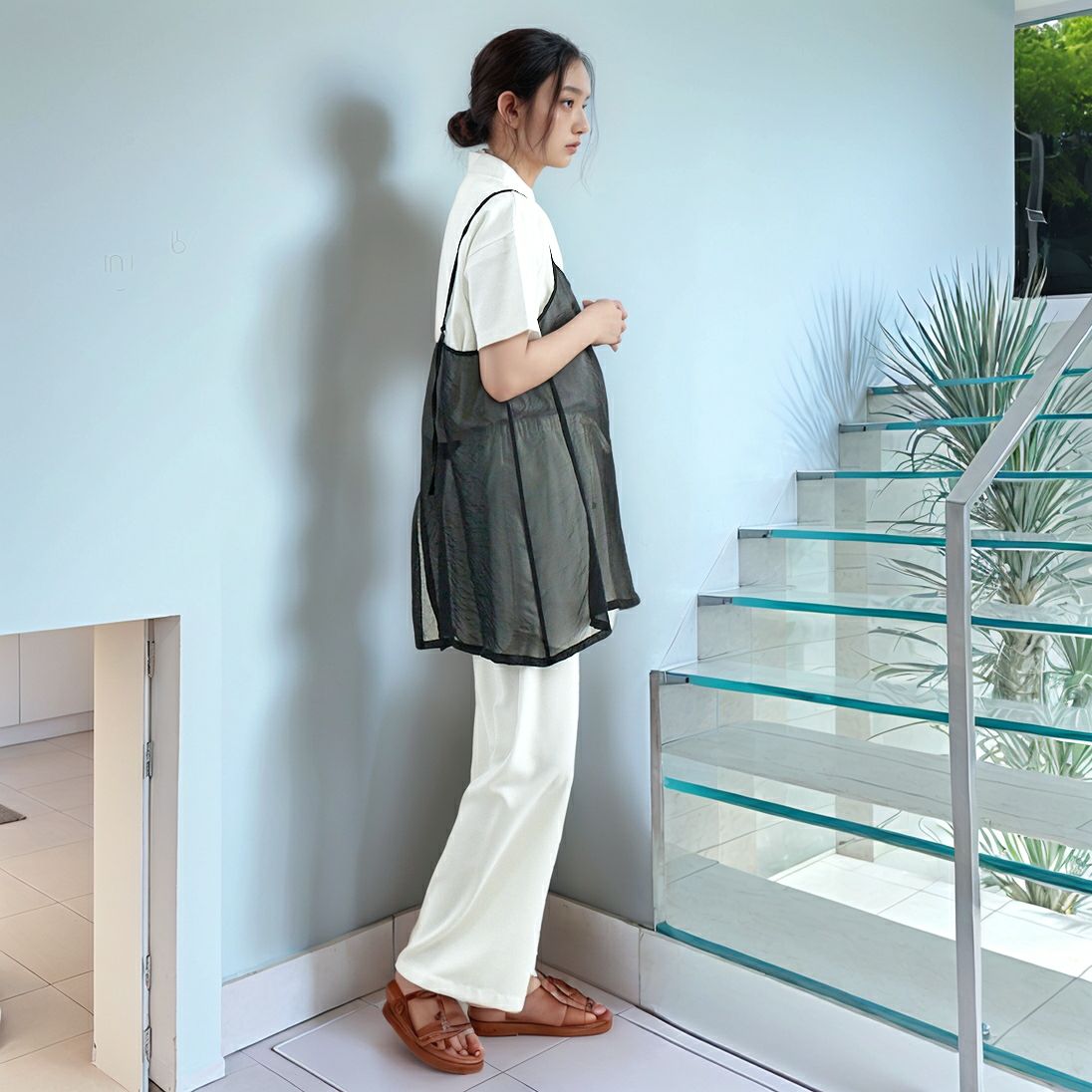 CHIGNON [シニヨン] シアーチュニックキャミソール [1651-033MK] BLACK &&モデル身長：167cm 着用サイズ：F&&