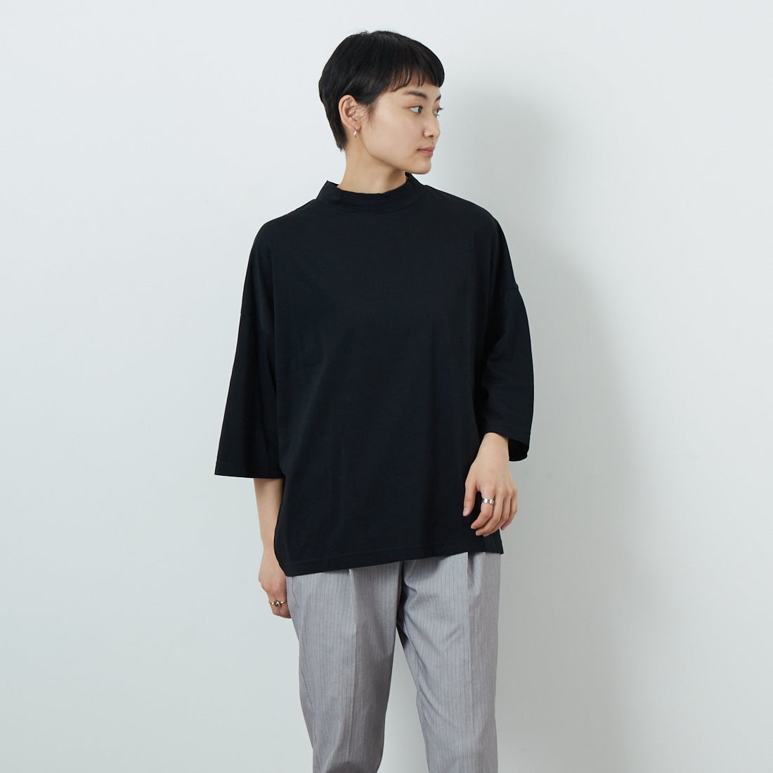 ESTROISLOSE [エストゥロワルーズ] プレミアム天竺7分袖Tシャツ [EC23116-WA] 99 BLACK &&モデル身長：160cm 着用サイズ：F&&