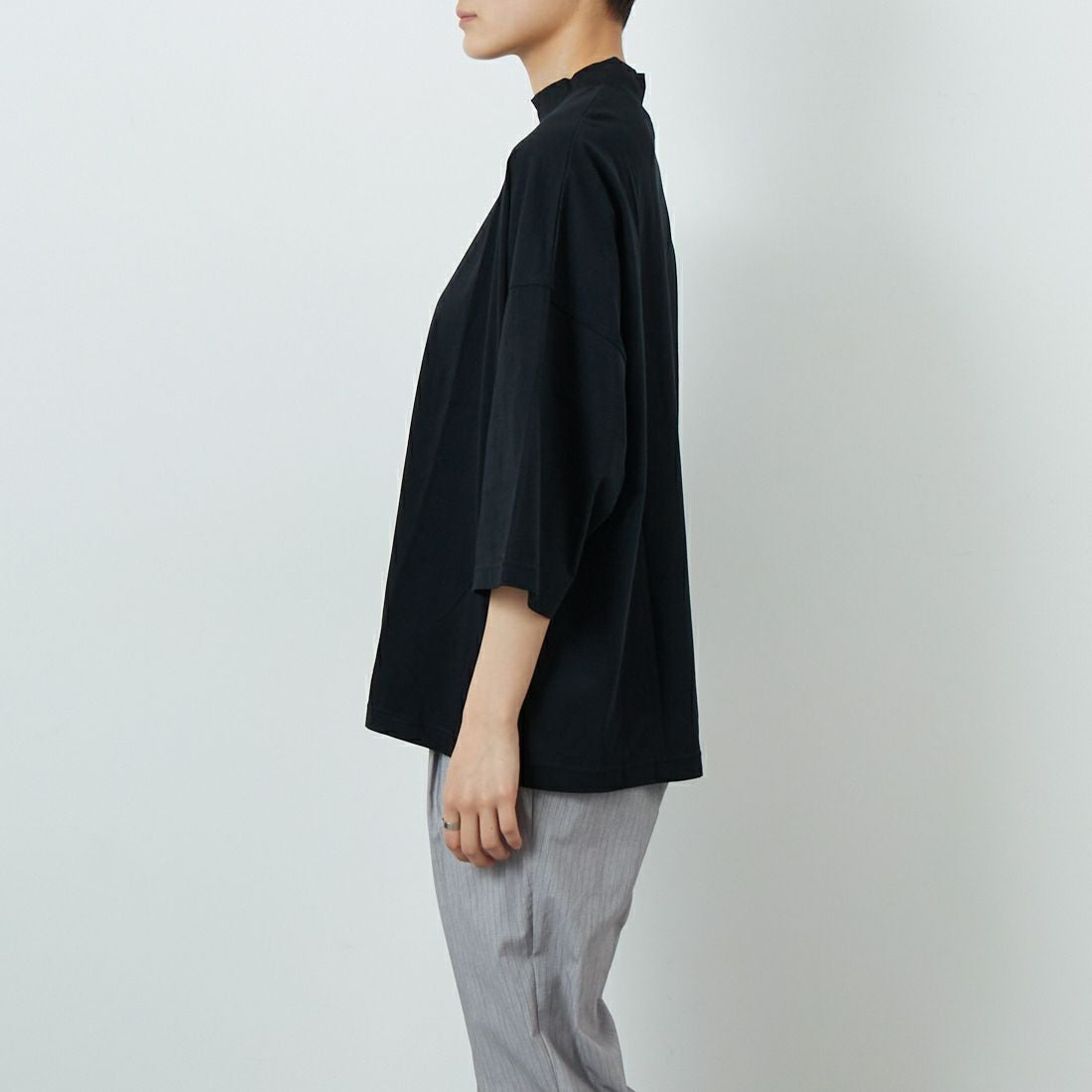 ESTROISLOSE [エストゥロワルーズ] プレミアム天竺7分袖Tシャツ [EC23116-WA] 99 BLACK &&モデル身長：160cm 着用サイズ：F&&