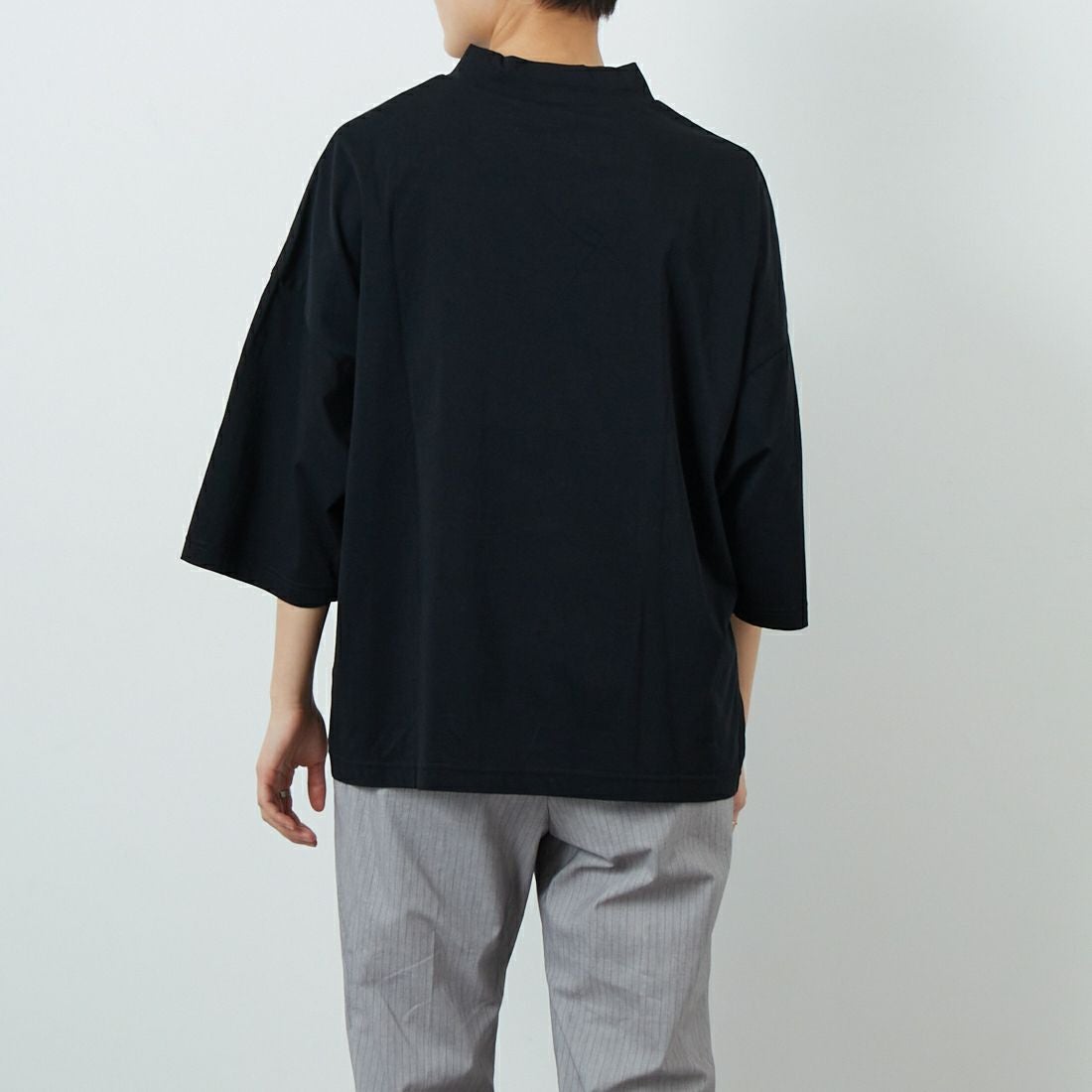 ESTROISLOSE [エストゥロワルーズ] プレミアム天竺7分袖Tシャツ [EC23116-WA] 99 BLACK &&モデル身長：160cm 着用サイズ：F&&
