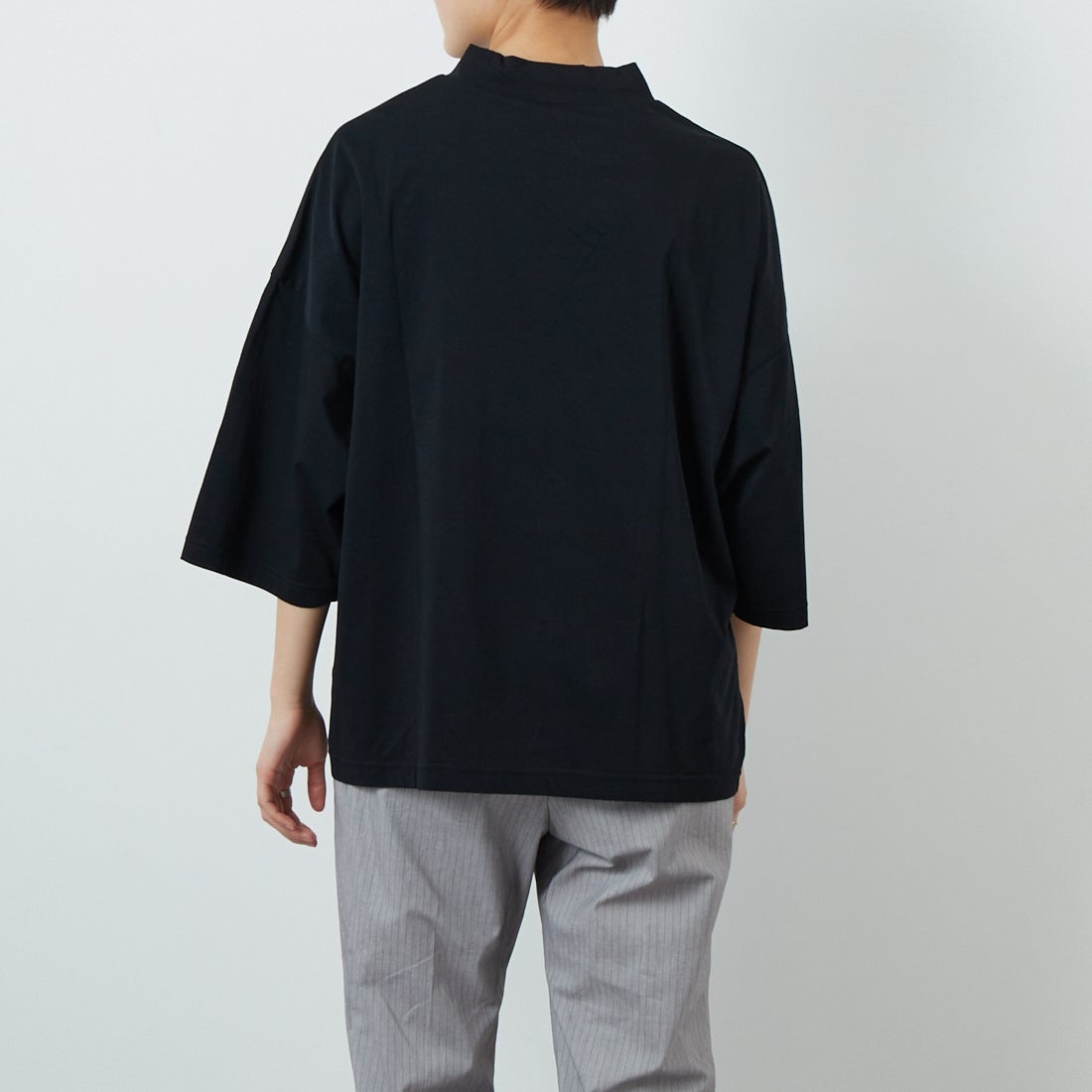 ESTROISLOSE [エストゥロワルーズ] プレミアム天竺7分袖Tシャツ [EC23116-WA] 99 BLACK &&モデル身長：160cm 着用サイズ：F&&