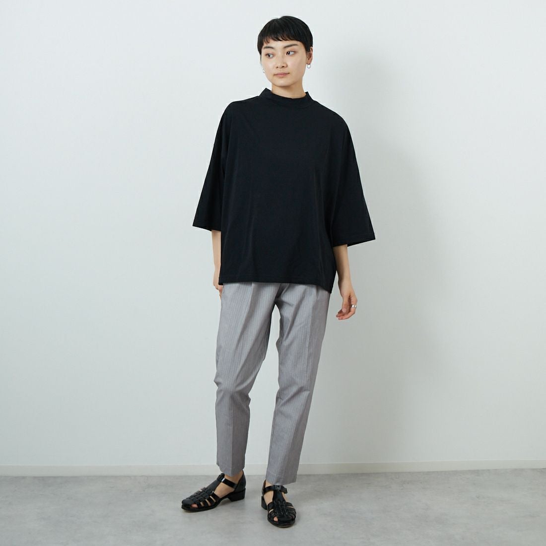 ESTROISLOSE [エストゥロワルーズ] プレミアム天竺7分袖Tシャツ [EC23116-WA] 99 BLACK &&モデル身長：160cm 着用サイズ：F&&