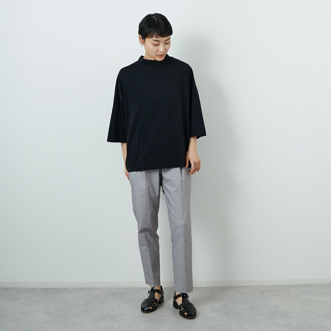 ESTROISLOSE [エストゥロワルーズ] プレミアム天竺7分袖Tシャツ [EC23116-WA] 99 BLACK &&モデル身長：160cm 着用サイズ：F&&