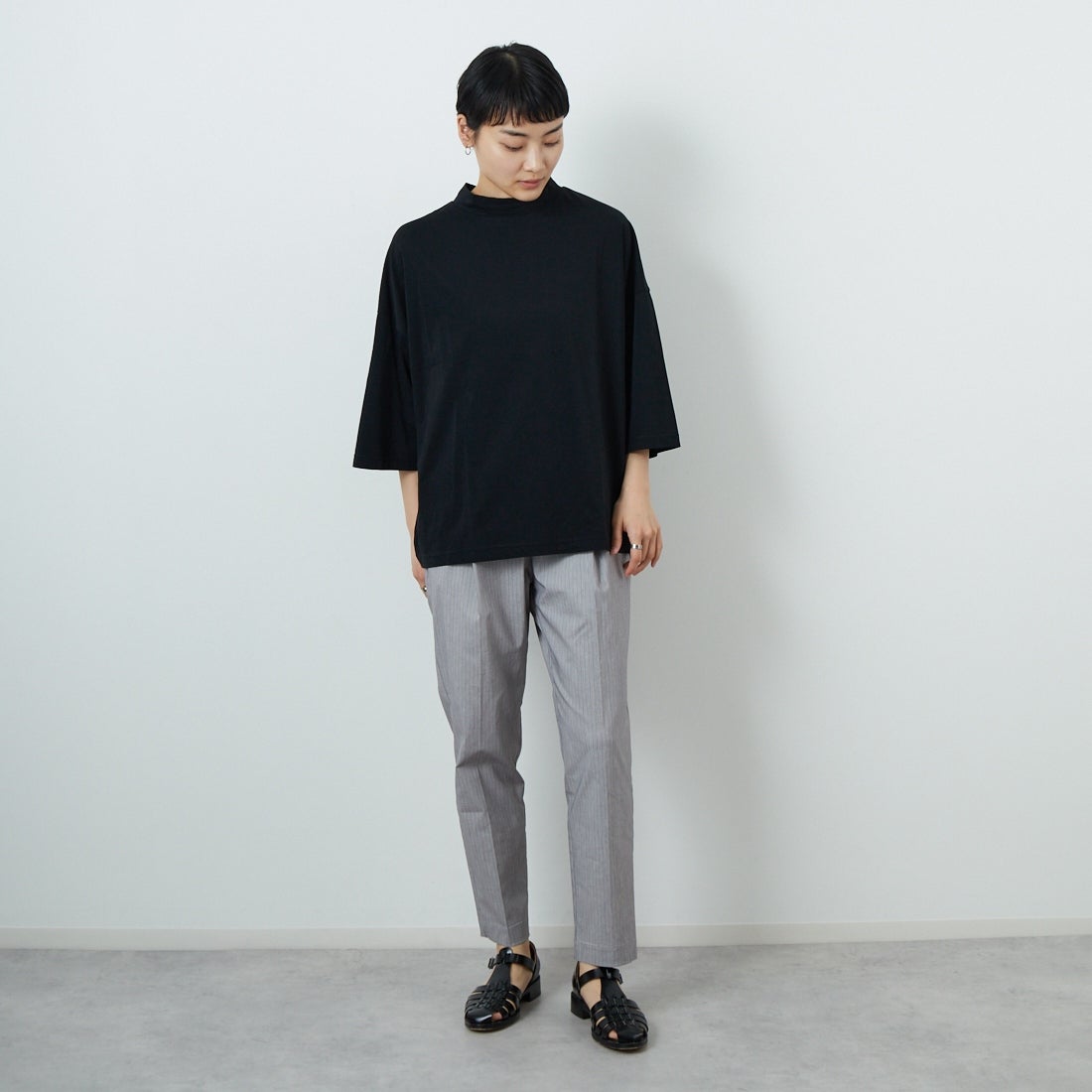 ESTROISLOSE [エストゥロワルーズ] プレミアム天竺7分袖Tシャツ [EC23116-WA] 99 BLACK &&モデル身長：160cm 着用サイズ：F&&