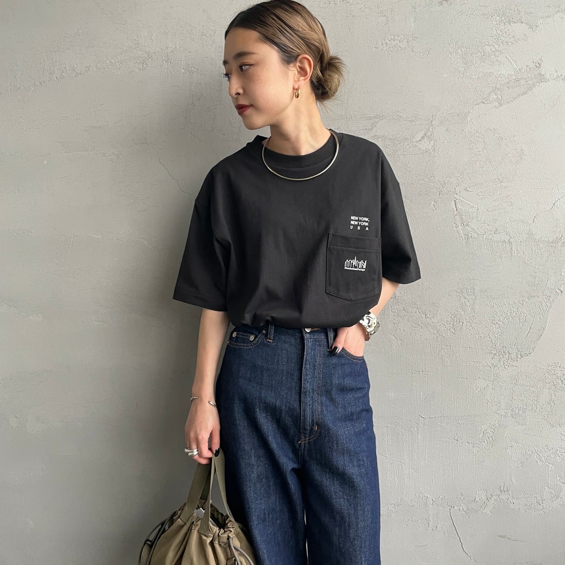 MANHATTAN PORTAGE [マンハッタンポーテージ] ショートスリーブプリントTシャツ [MP-M611] BLACK &&モデル身長：150cm 着用サイズ：S&&