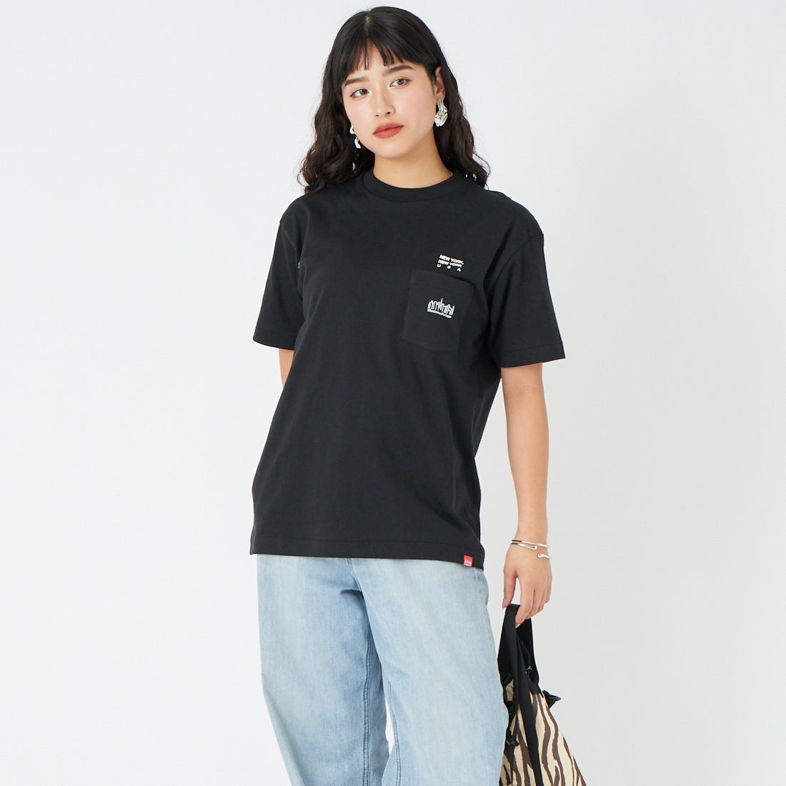 MANHATTAN PORTAGE [マンハッタンポーテージ] ショートスリーブプリントTシャツ [MP-M611] BLACK &&モデル身長：162cm 着用サイズ：S&&