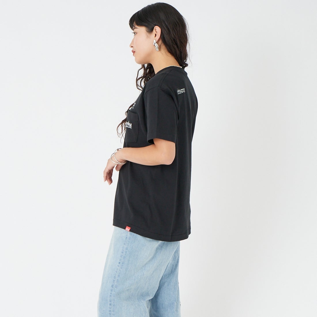 MANHATTAN PORTAGE [マンハッタンポーテージ] ショートスリーブプリントTシャツ [MP-M611] BLACK &&モデル身長：162cm 着用サイズ：S&&