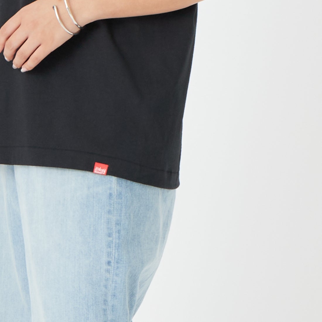 MANHATTAN PORTAGE [マンハッタンポーテージ] ショートスリーブプリントTシャツ [MP-M611] BLACK &&モデル身長：162cm 着用サイズ：S&&