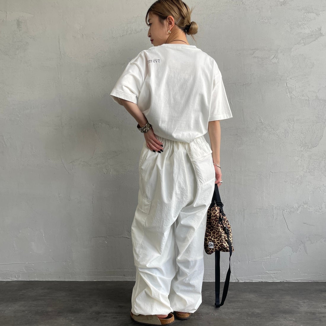 MANHATTAN PORTAGE [マンハッタンポーテージ] ショートスリーブプリントTシャツ [MP-M611] WHITE &&モデル身長：150cm 着用サイズ：S&&