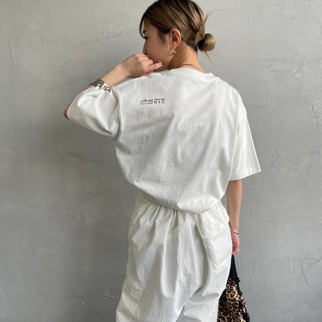 MANHATTAN PORTAGE [マンハッタンポーテージ] ショートスリーブプリントTシャツ [MP-M611] WHITE &&モデル身長：150cm 着用サイズ：S&&