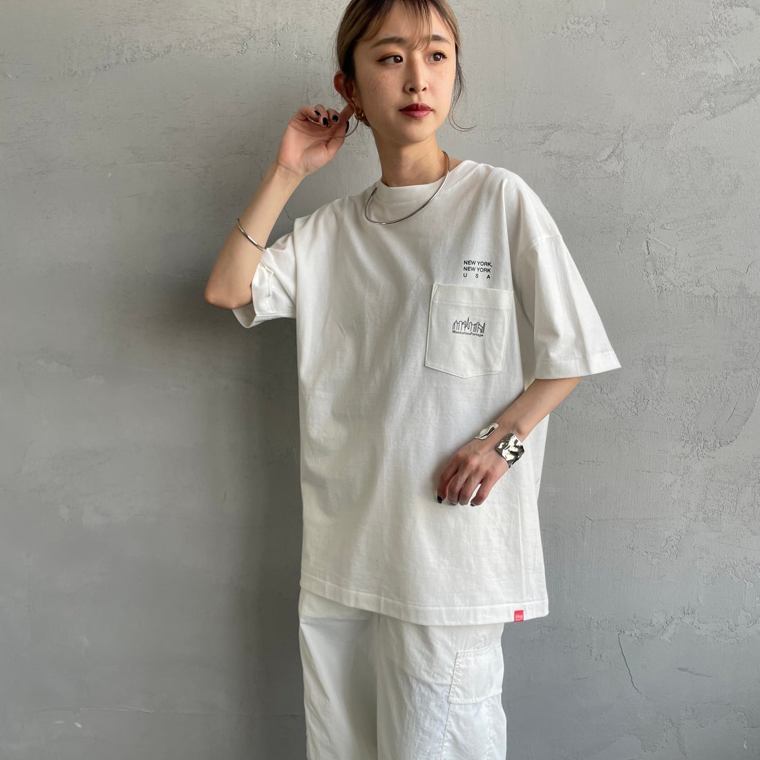 MANHATTAN PORTAGE [マンハッタンポーテージ] ショートスリーブプリントTシャツ [MP-M611] WHITE &&モデル身長：150cm 着用サイズ：S&&