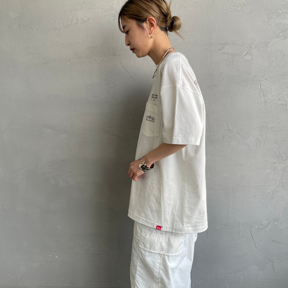 MANHATTAN PORTAGE [マンハッタンポーテージ] ショートスリーブプリントTシャツ [MP-M611] WHITE &&モデル身長：150cm 着用サイズ：S&&