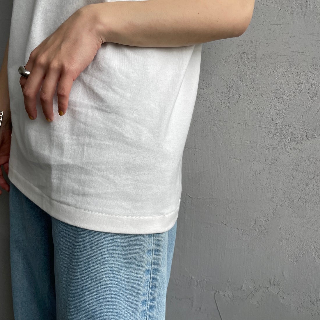 Hanes [ヘインズ] 1P SHIRO スリーブレスTシャツ [HM3-B201] 010 ﾎﾜｲﾄ &&モデル身長：158cm 着用サイズ：S&&