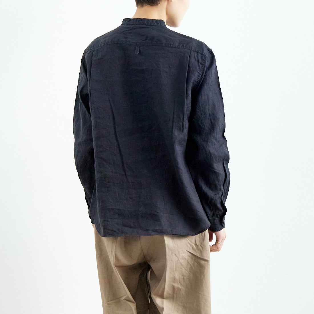 DANTON [ダントン] リネンクロスバンドカラーシャツ [DT-B0279FLI] CHARCOAL &&モデル身長：160cm 着用サイズ：38&&