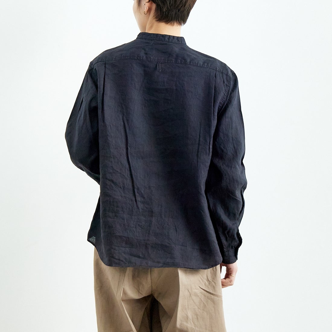 DANTON [ダントン] リネンクロスバンドカラーシャツ [DT-B0279FLI] CHARCOAL &&モデル身長：160cm 着用サイズ：38&&